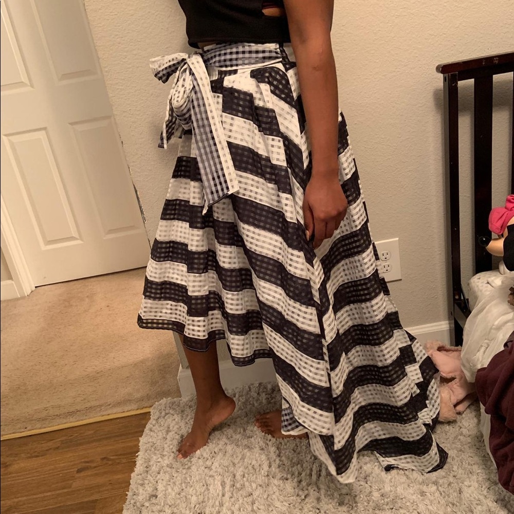 Black and white elegant high low skirt